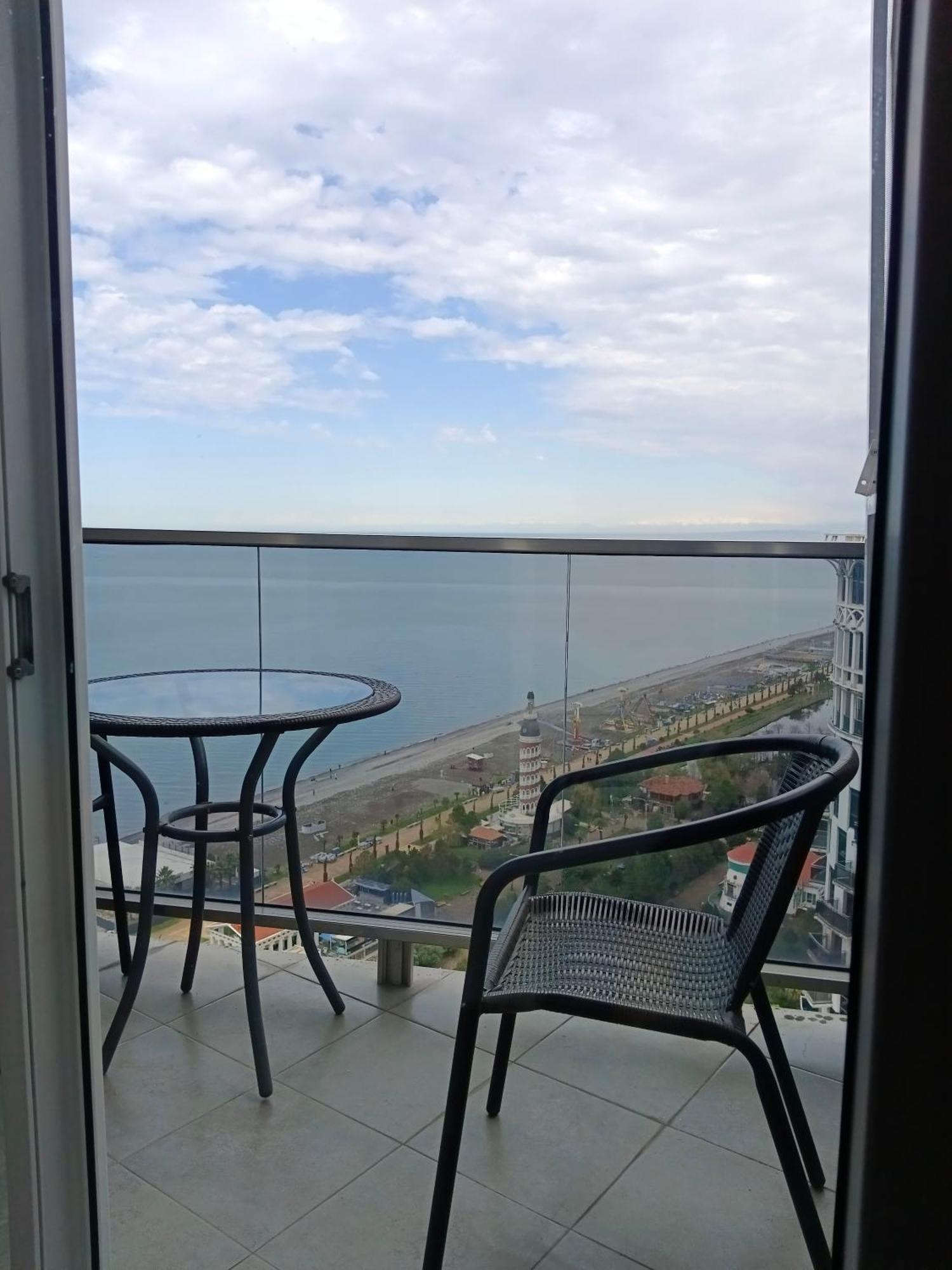 Orbi Sea Towers-Sea View Apartment Batumi Bagian luar foto