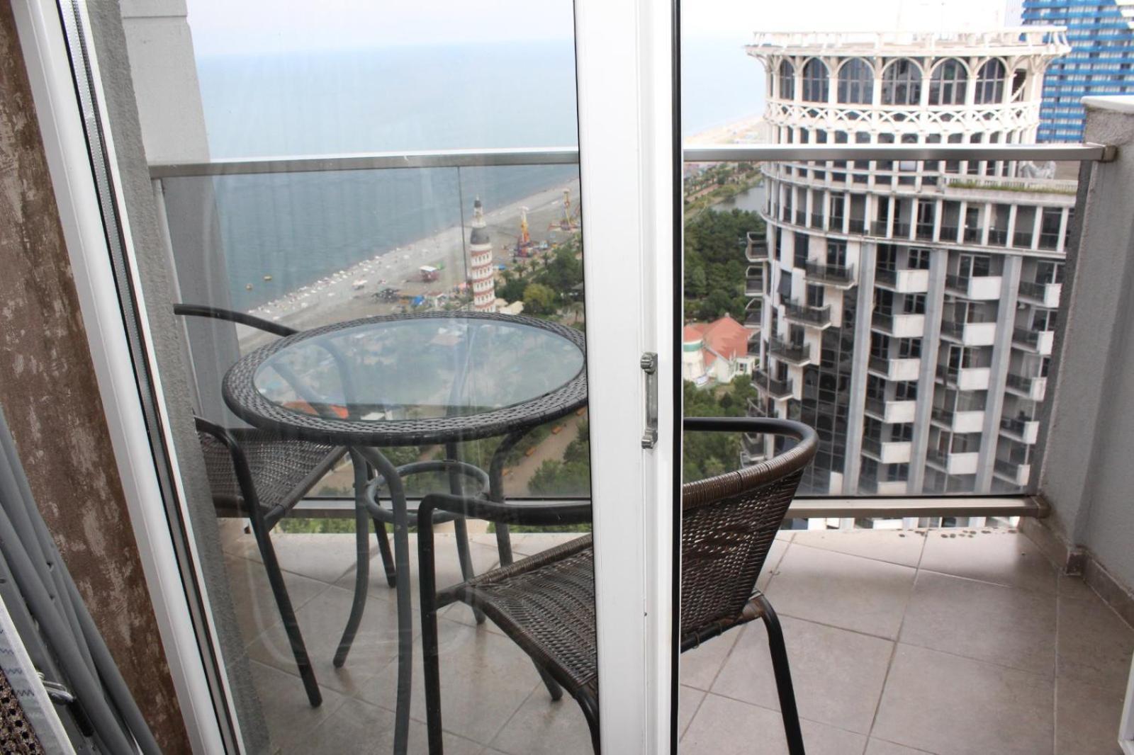Orbi Sea Towers-Sea View Apartment Batumi Bagian luar foto
